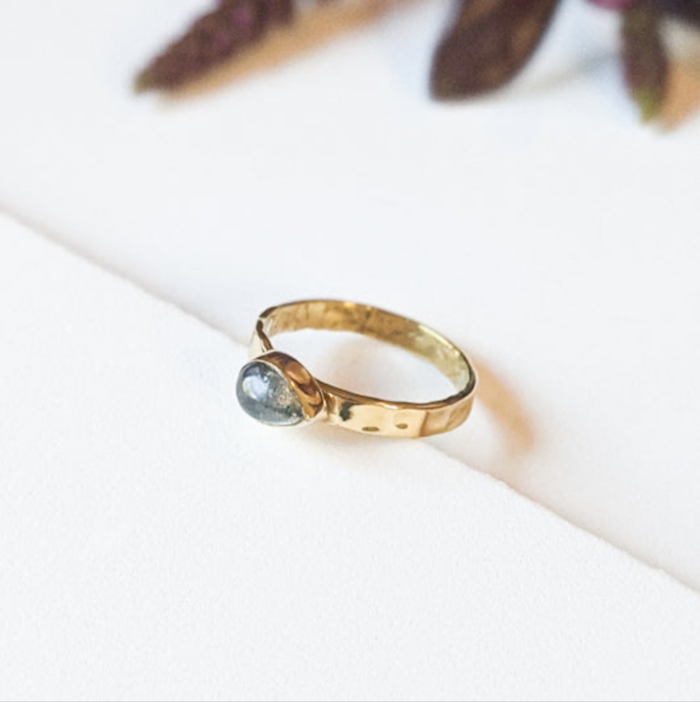 NWT Baizaar Teardrop Labradorite Hammered Stacking Ring, Size 7 - Picture 5 of 5